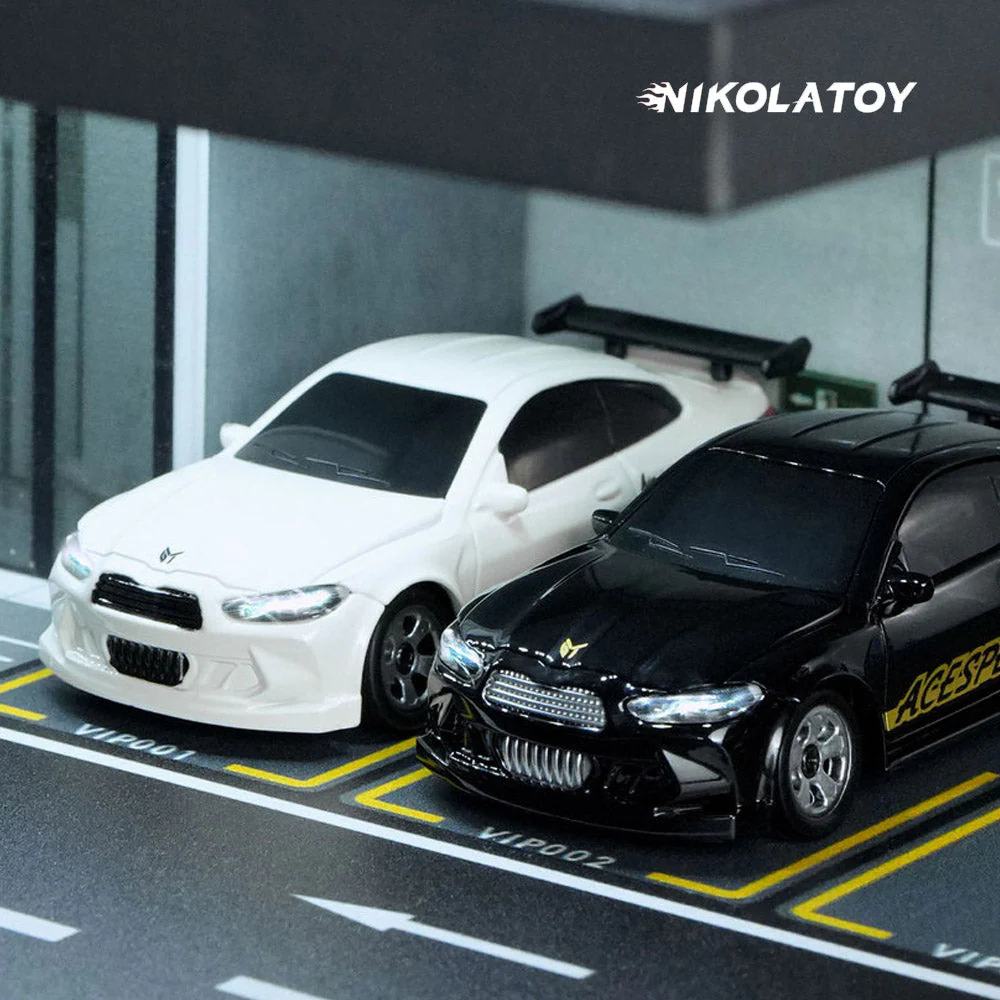 Miniature 1/64 AWD Remote Control Stunt Srifting Car - BMW M4 - Image 3