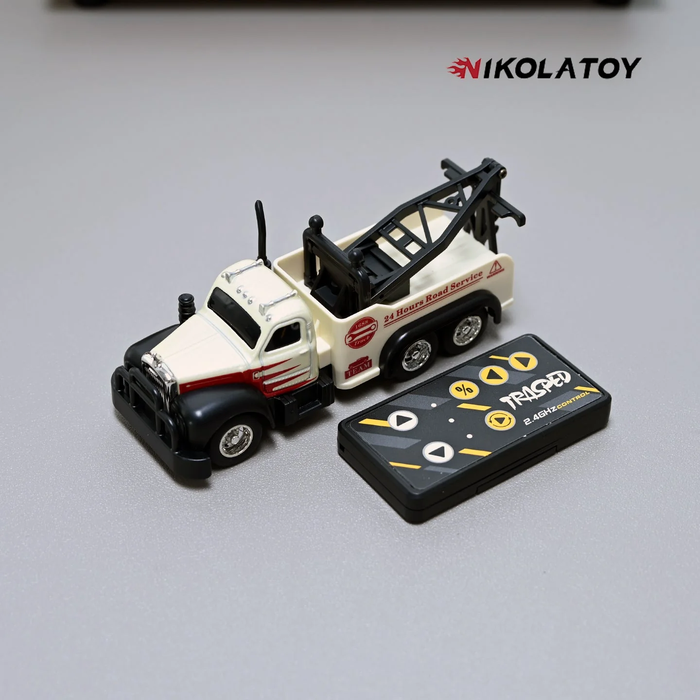 1:64 Tow Truck Remote Control Car - Image 2