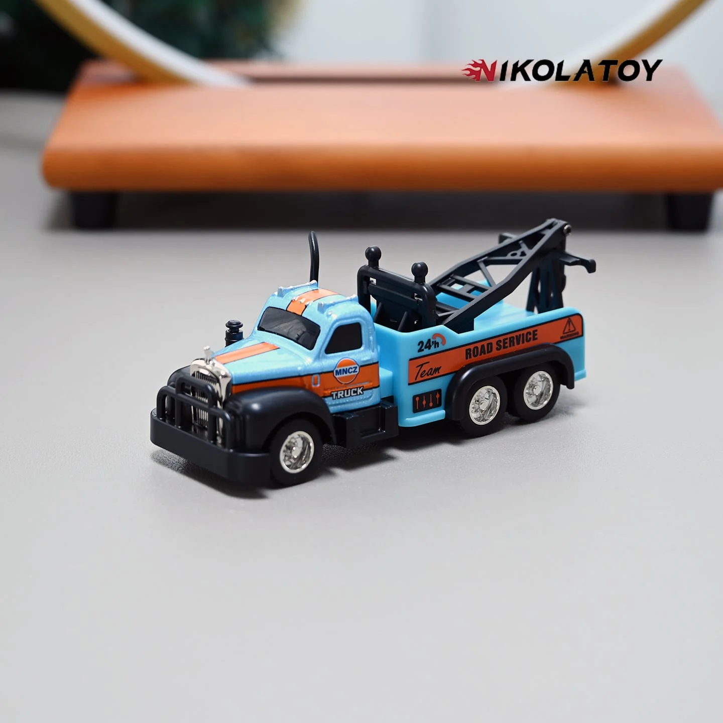 1:64 Tow Truck Remote Control Car - Image 5