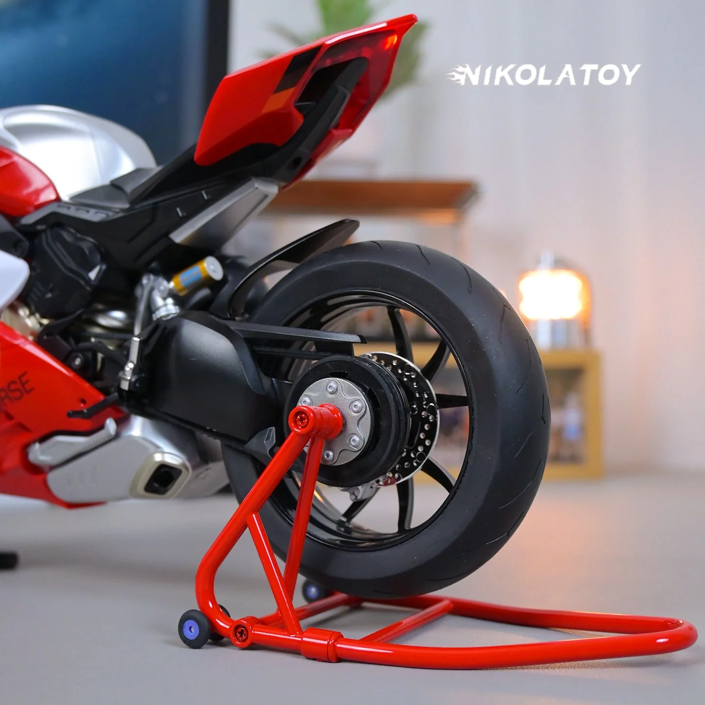 Alloy 1/6 Ducati Panigale V4R Model - Image 5