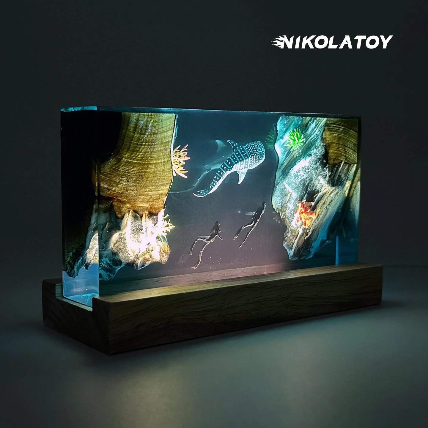 Creative Resin Night Light Desktop Ornament - The Underwater World - Image 2