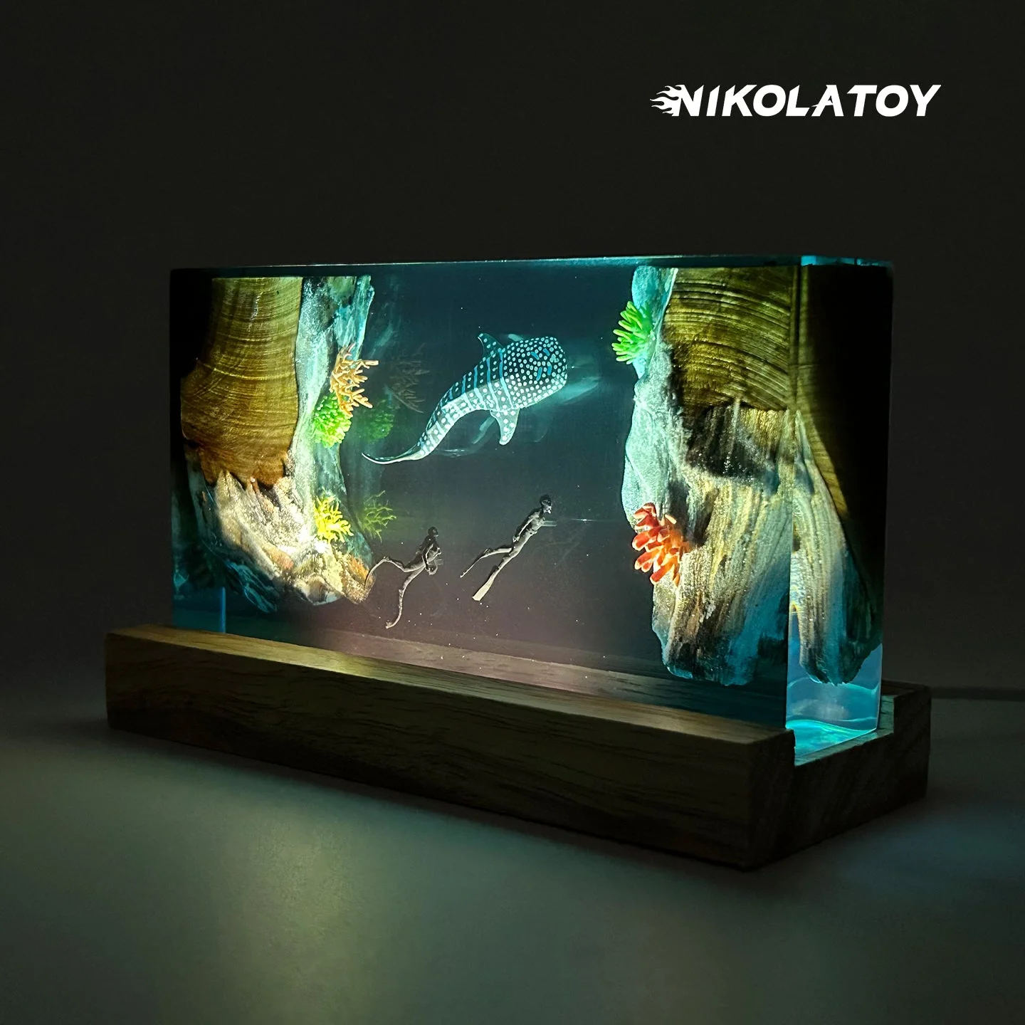 Creative Resin Night Light Desktop Ornament - The Underwater World - Image 3