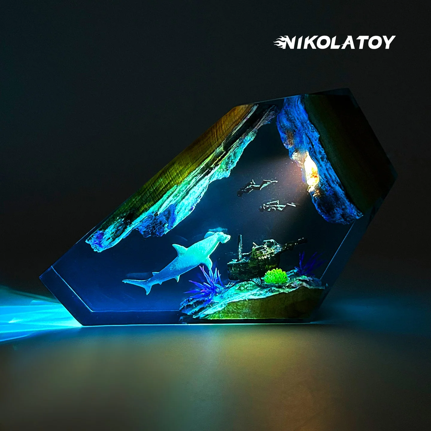 Creative Resin Night Light Desktop Ornament - The Underwater World - Image 4