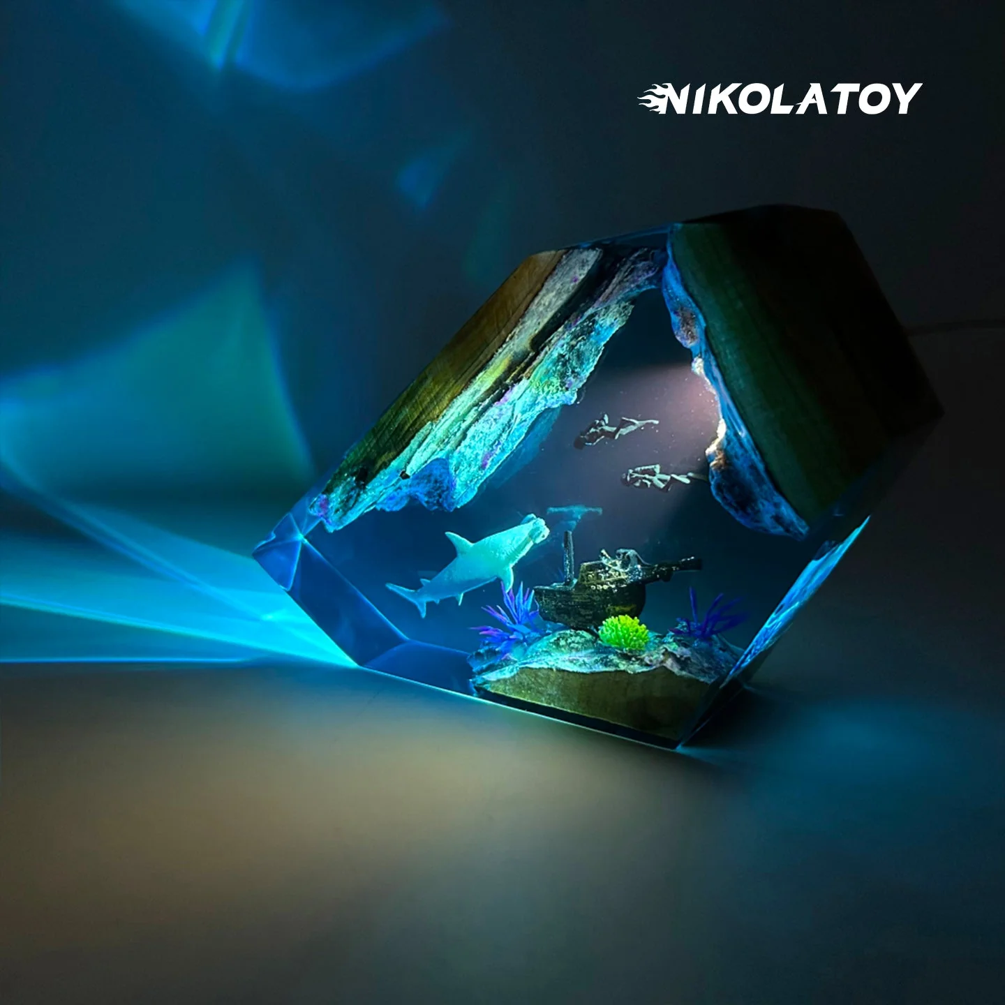 Creative Resin Night Light Desktop Ornament - The Underwater World - Image 5